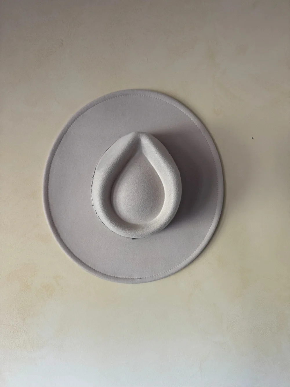 Stylish Women's White Felt Fedora Hat with Patterned Band